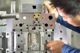 在模具行业要怎么混？看懂此文可能少走几年弯路！一、模具钳工师傅（装配钳工、修模钳工）二、各加工岗位师傅三、CNC编程四、模具设计