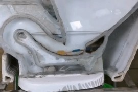 马桶堵了如何吸出来？34个机械原理、设计动画来了1、马桶疏通器原理：2、高频变压器绕组自动化生产：3、伺服电缸高负载、大推力、高精度、易维护，应用广泛：4、小型土豆收获机：5、郎酒瓶子制作工艺：6、陶瓷杯自动化生产：7、液压奶酪切割机：8、自动化摊煎饼：9、蔬菜丸子制作过程：10、自动化包子机：11、万能清扫器：12、快速部署战场铁丝网防御线：13、手持式自动螺丝机：14、自由弯管机：15、滚动式捡果器：16、铜管折弯过程，谁知道为什么不瘪：17、自动化攻丝机：18、45度管接头滚牙：19、食品