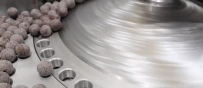 马桶堵了如何吸出来？34个机械原理、设计动画来了1、马桶疏通器原理：2、高频变压器绕组自动化生产：3、伺服电缸高负载、大推力、高精度、易维护，应用广泛：4、小型土豆收获机：5、郎酒瓶子制作工艺：6、陶瓷杯自动化生产：7、液压奶酪切割机：8、自动化摊煎饼：9、蔬菜丸子制作过程：10、自动化包子机：11、万能清扫器：12、快速部署战场铁丝网防御线：13、手持式自动螺丝机：14、自由弯管机：15、滚动式捡果器：16、铜管折弯过程，谁知道为什么不瘪：17、自动化攻丝机：18、45度管接头滚牙：19、食品,马桶堵了如何吸出来？34个机械原理、设计动画来了，直观易懂,第32张