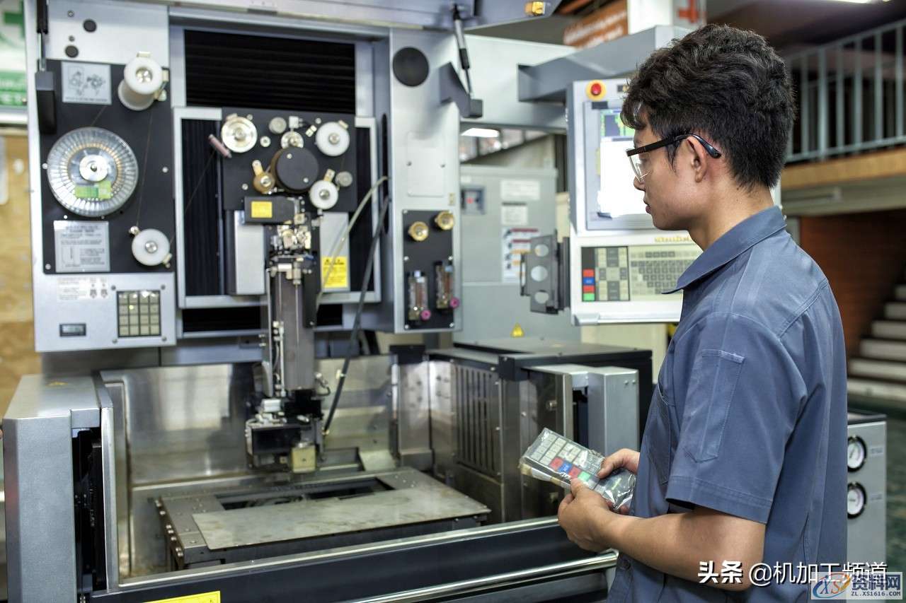 30年车间老师傅总结：CNC加工中心操作经验 1、CNC加工的流程2、加工前的注意事项3、装夹工件的注意事项4、装夹刀具的注意事项5、校正找正工件的注意事项6、加工过程注意事项7、加工完毕注意事项8、对加工精度要求的区分对待9、接交班10、工作场所的整理,30年车间老师傅总结：CNC加工中心操作经验,工件,加工,程序,第1张