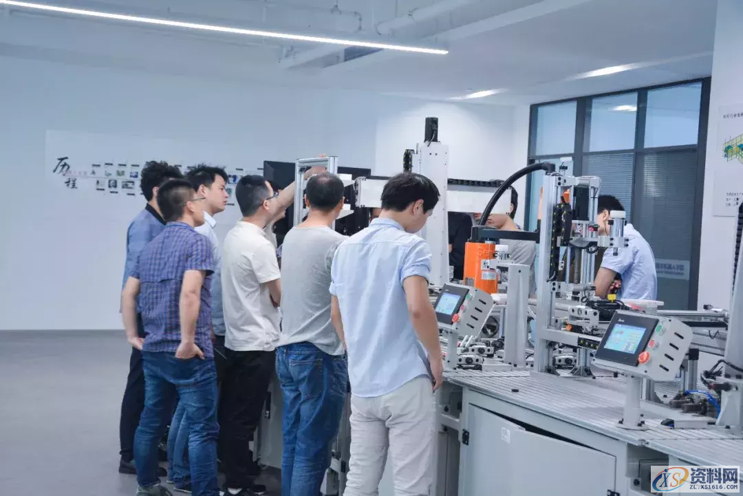 为什么模具厂的老板宁愿1万月薪招新人，也不愿意给月薪5000的老员工涨薪 ... ... ...为什么模具厂的老板宁愿1万月薪招新人，也不愿意给月薪5千的老员工涨薪,模具厂宁愿月薪1万招新人，却不愿给月薪5千的老员工涨薪,第1张